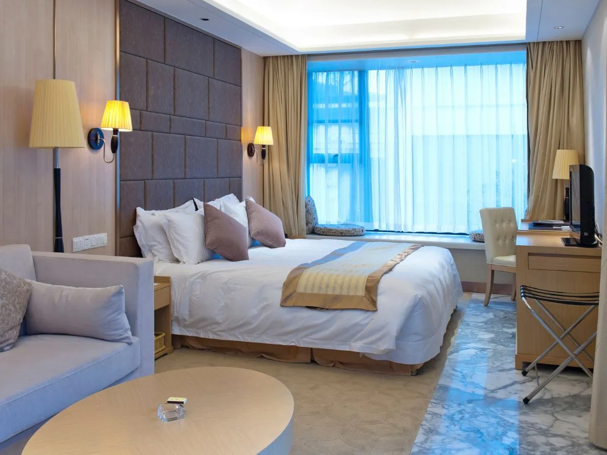 images shows bedroom's inspirational image to make your bedroom look like a luxury hotel room