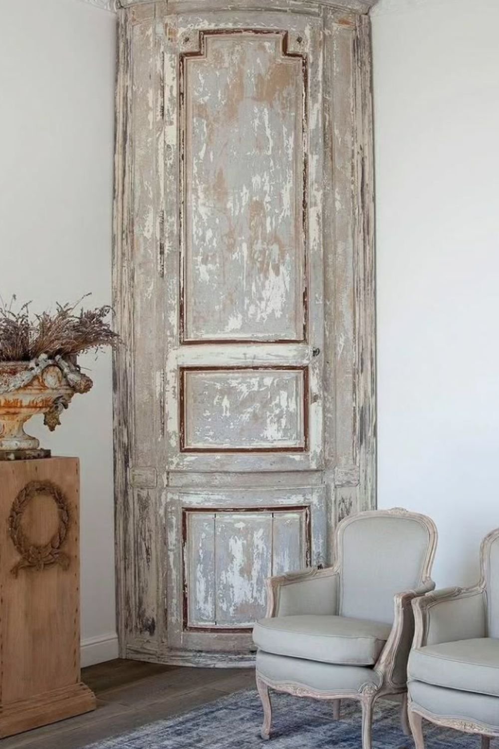 Antique wooden door with distressed finish and classic seating – tuscan style home interior design